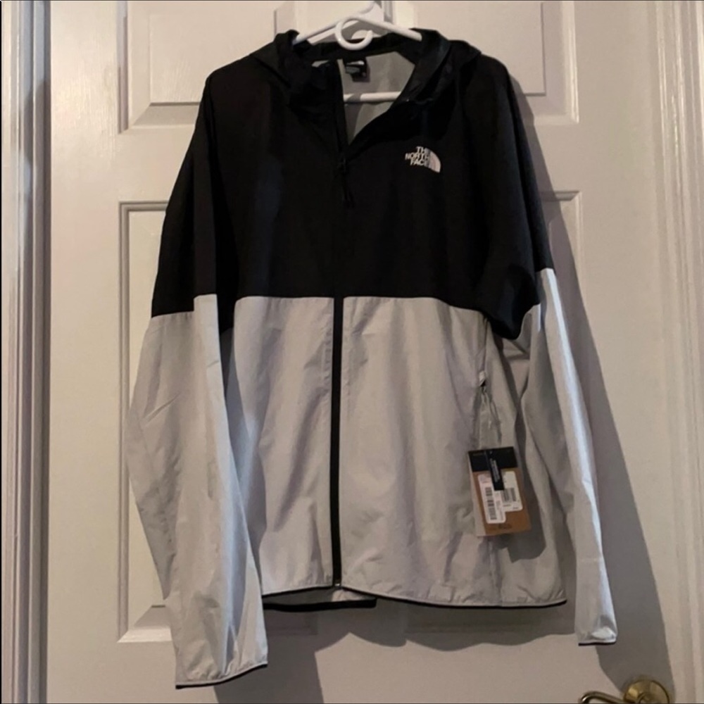 The North Face Men’s Windbreaker NEW